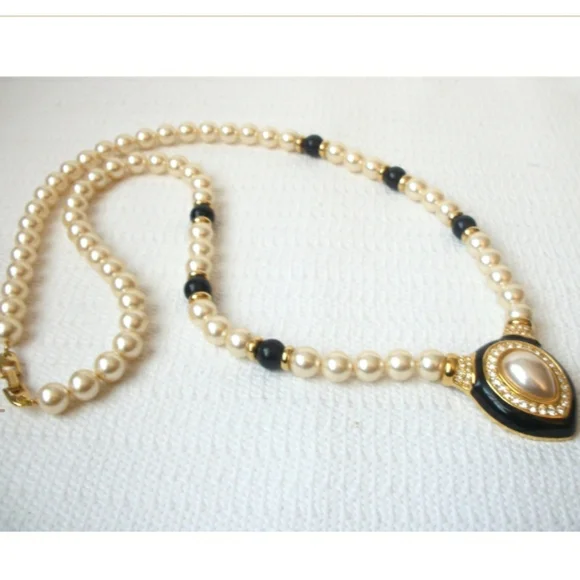 Napier Vintage Signed Faux Pearl & Rhinestones Pendant Necklace - Picture 3 of 6